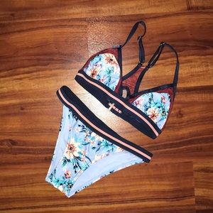 Xhilaration bikini set sizeXS floral print + lace